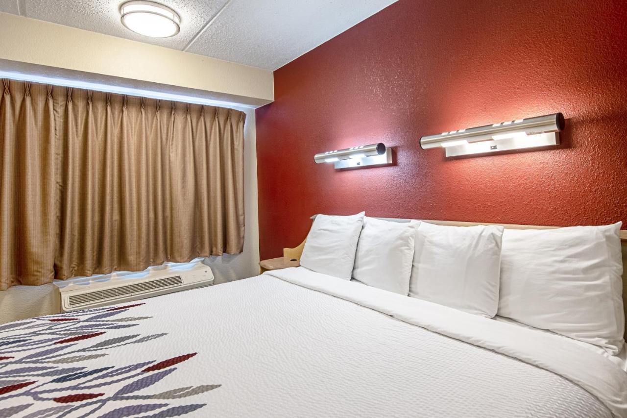 Red Roof Inn Fairmont Esterno foto