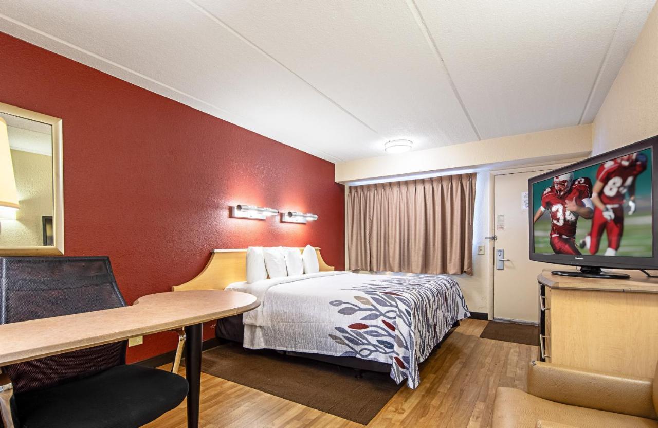 Red Roof Inn Fairmont Esterno foto