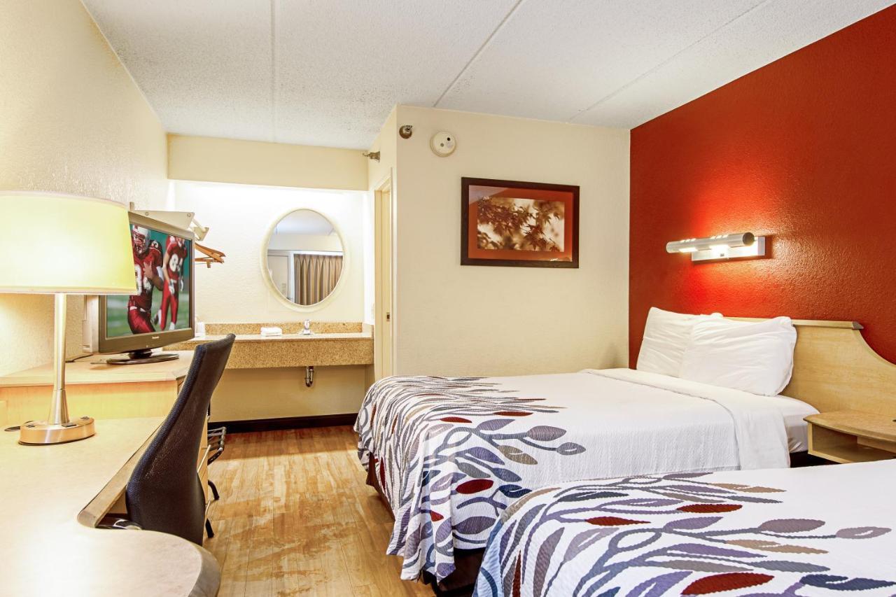 Red Roof Inn Fairmont Esterno foto