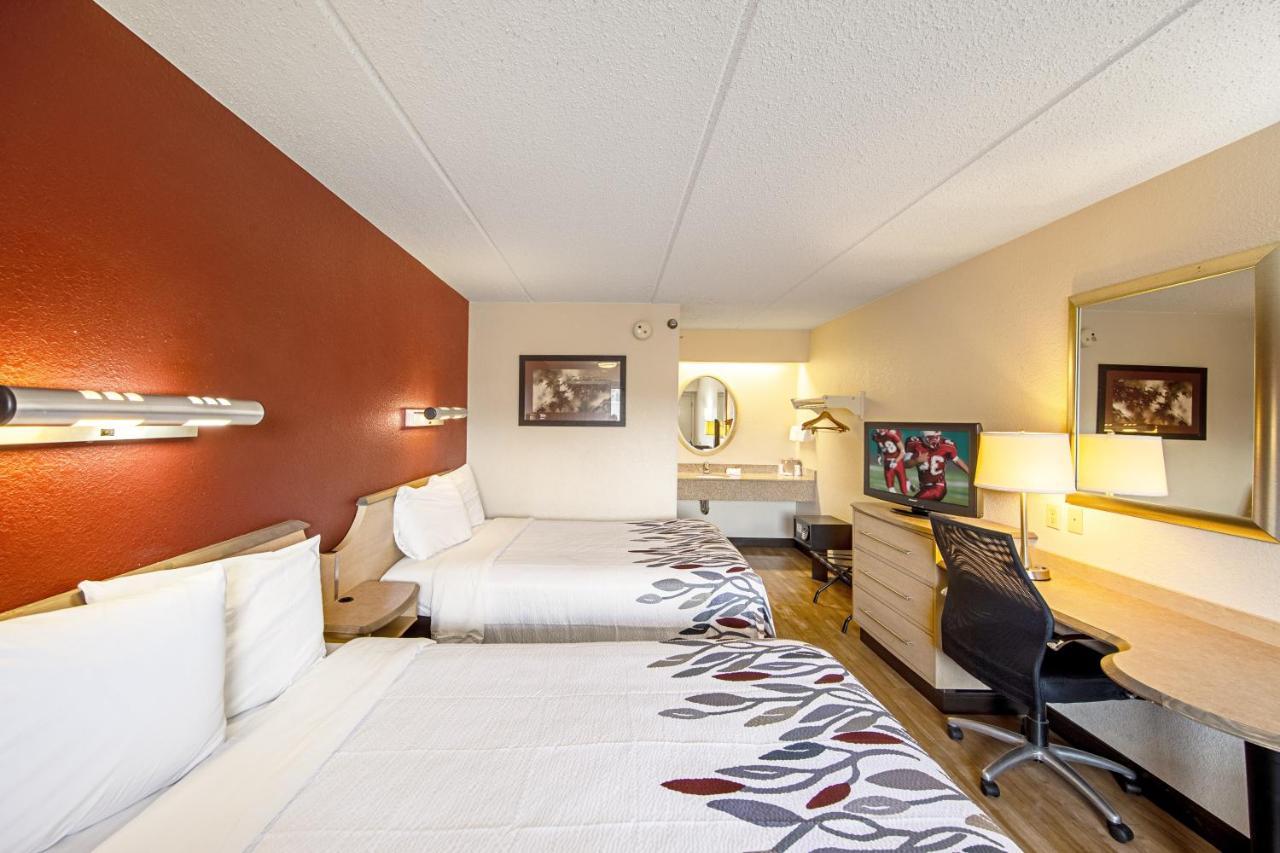 Red Roof Inn Fairmont Esterno foto