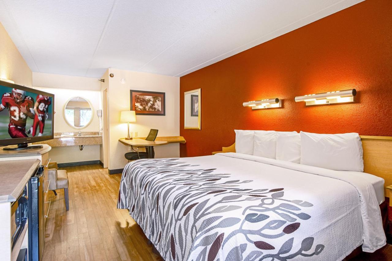 Red Roof Inn Fairmont Esterno foto