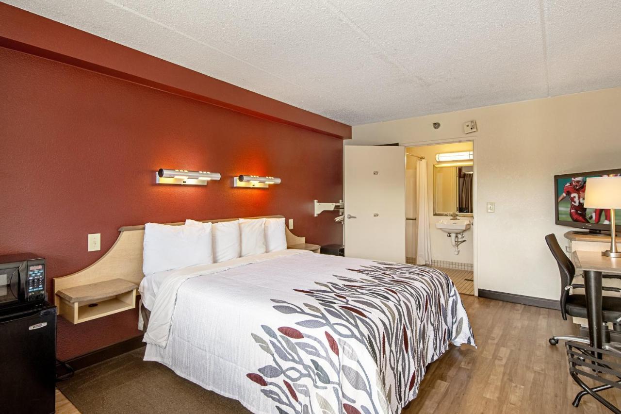 Red Roof Inn Fairmont Esterno foto