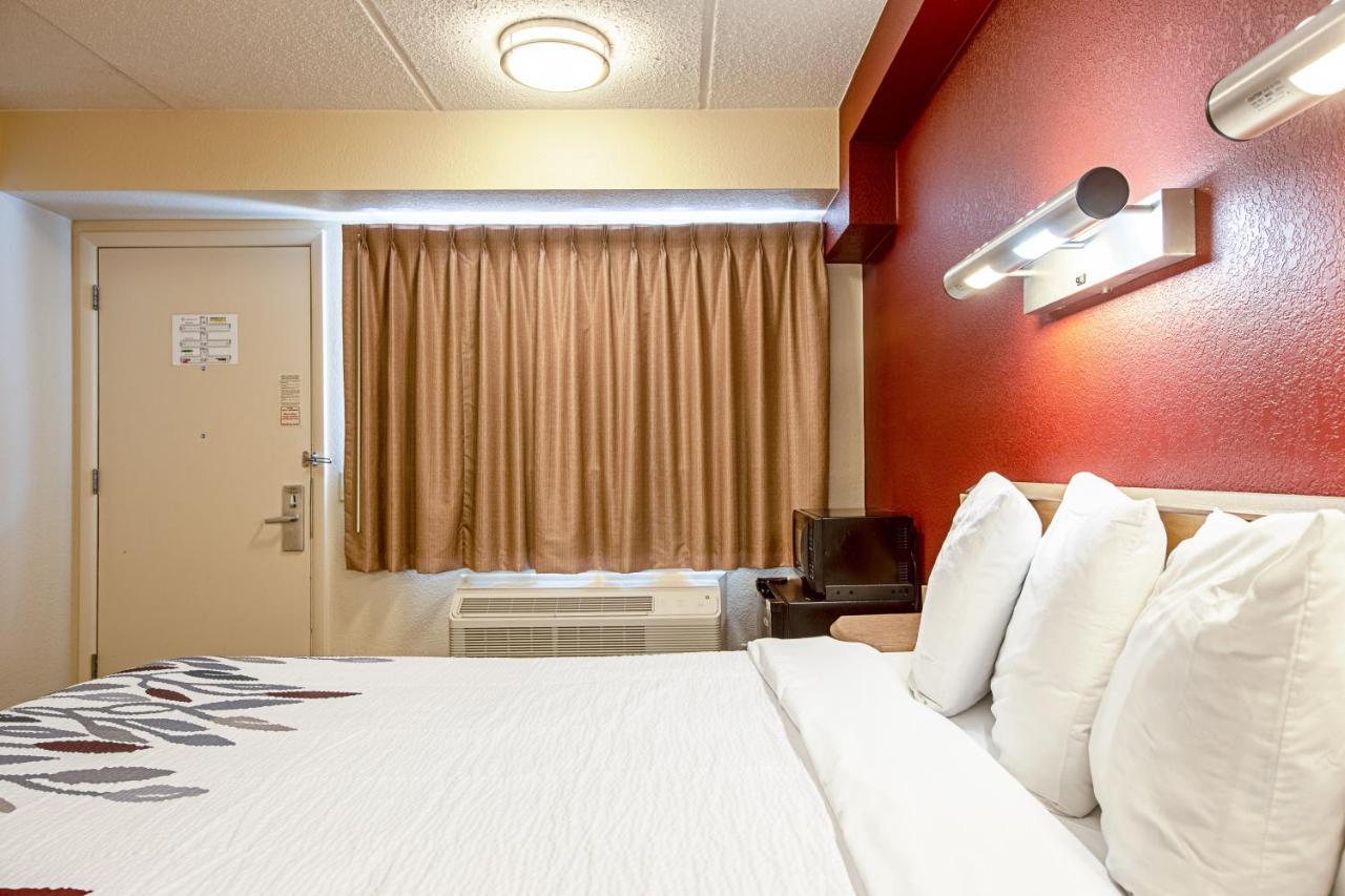 Red Roof Inn Fairmont Esterno foto