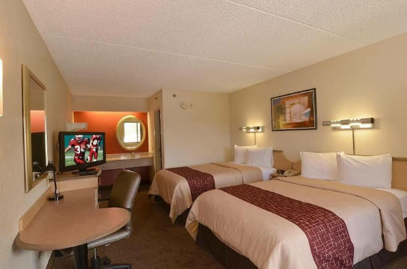 Red Roof Inn Fairmont Esterno foto